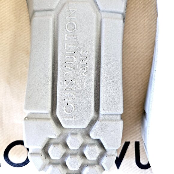 LOUIS VUITTON Run Away Sneaker - Picture 15 of 16